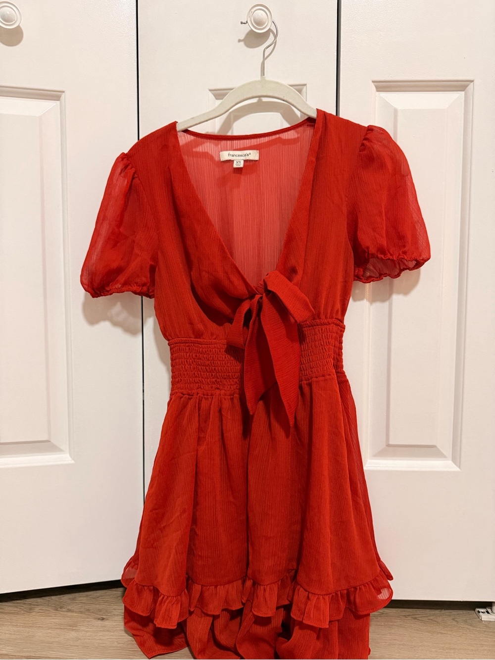 Francesca's Collections red tie-front puff sleeve tunic